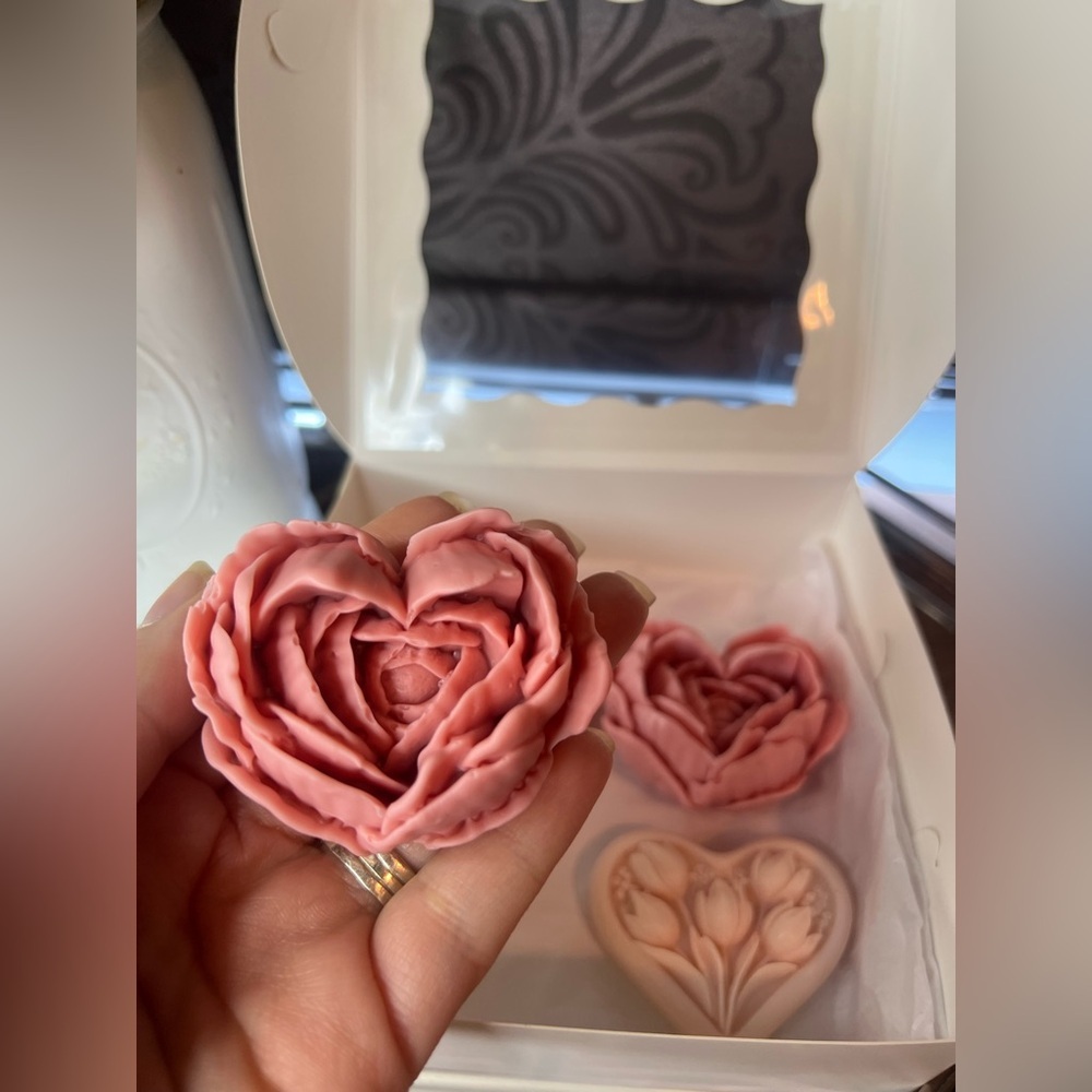 Heart-Shaped Floral Soap Set - Passionfruit Pineapple